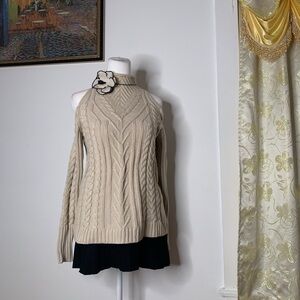 Shoulderless tight knitted sweater